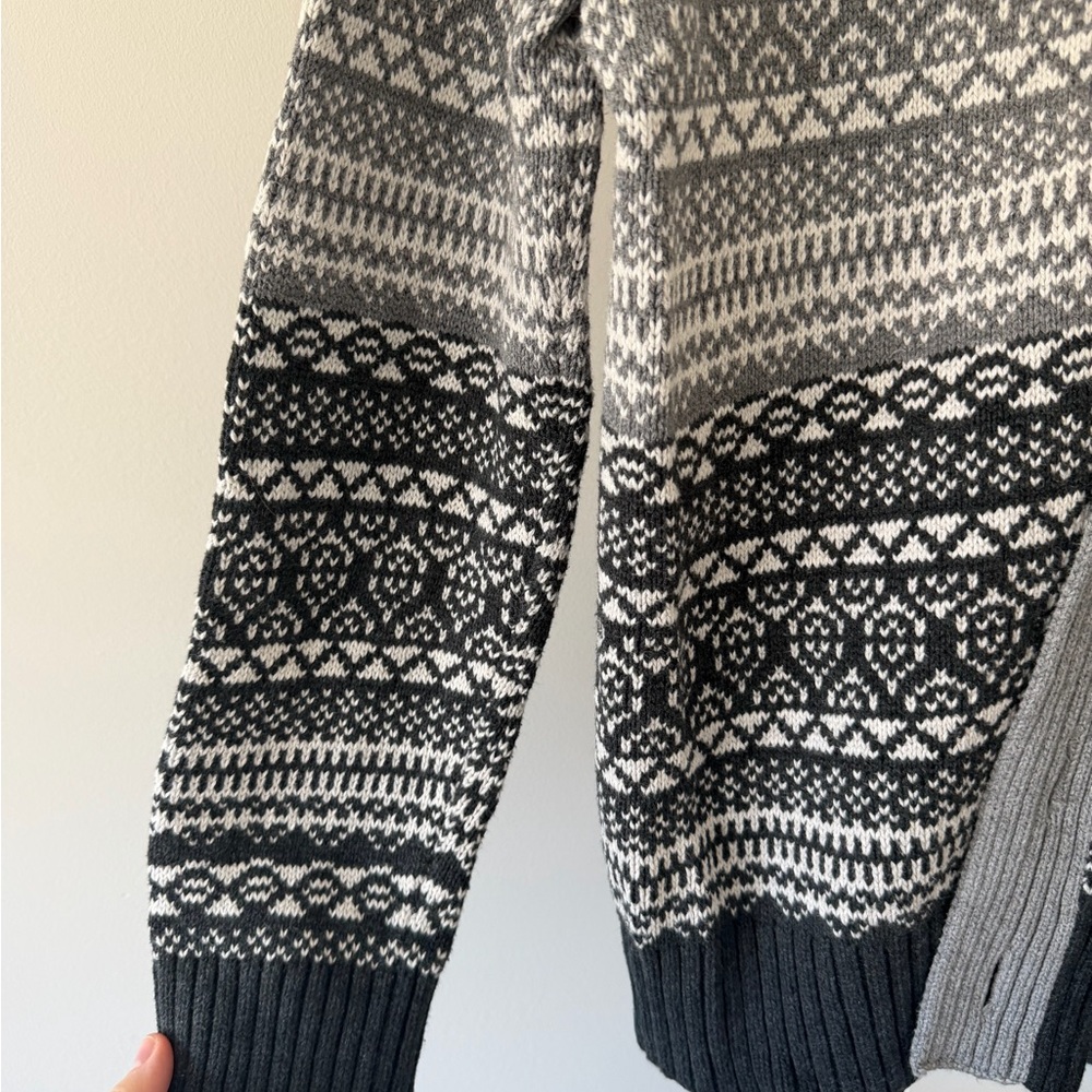Men’s Patterned Cardigan Sweater - Picture 2 of 4